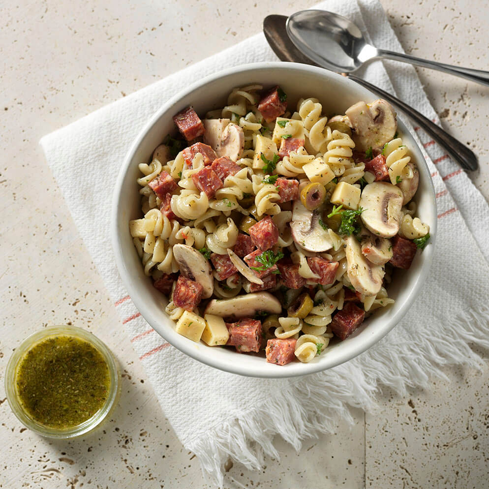  Recette avec du ReaLemon : Salade de pâtes marinée dans un bol de service 